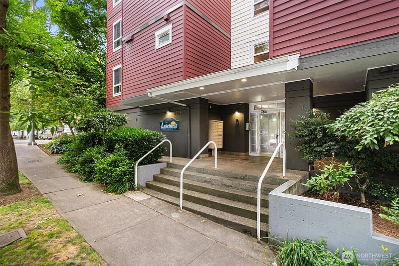 3rd image of 2805 NE 125th Street #304
