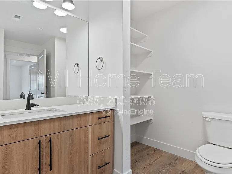 3378 Washington Blvd #202 — Photo 4
