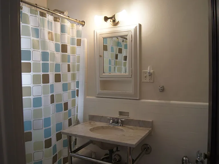 Bryant Apartments — Photo 29