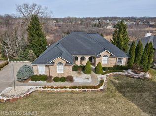 4392 Oak Tree Trl, Fenton, MI 48430