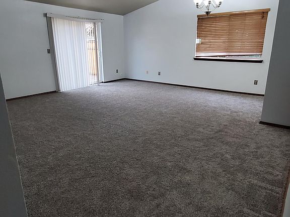 4th image of 598 Malibu Dr SE