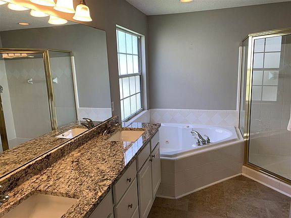 5th image of 2935 Glen Ives Dr