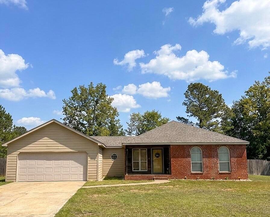 1st image of 412 Chenoa Ave