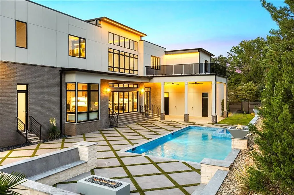 6 bed, 9.0 bath, 9229 sqft, $30,000 — Photo 3