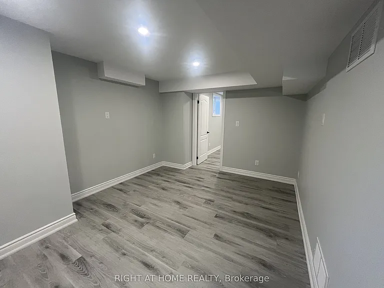 22 Amboise Cres #BASEMENT — Photo 11