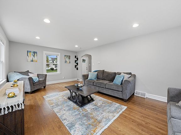 4th image of 2246 S 12th Ave