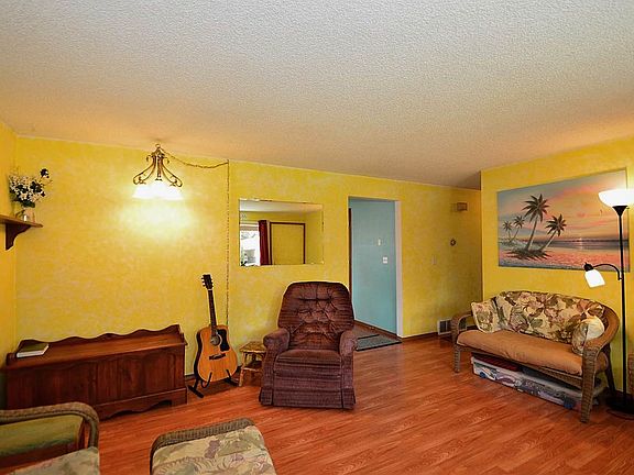 2nd image of 607 E B St