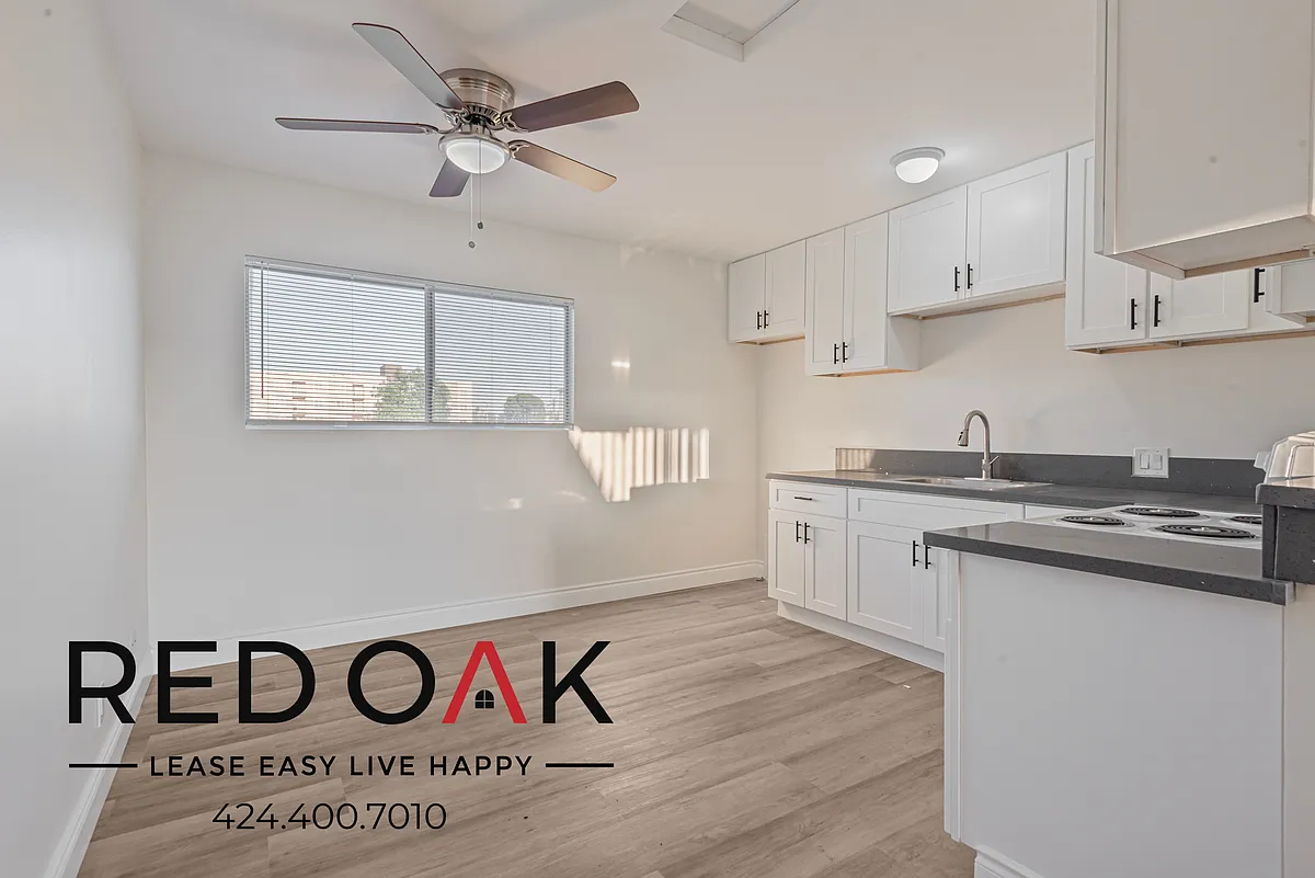 Building Photo - 10920 Ramona Blvd #L