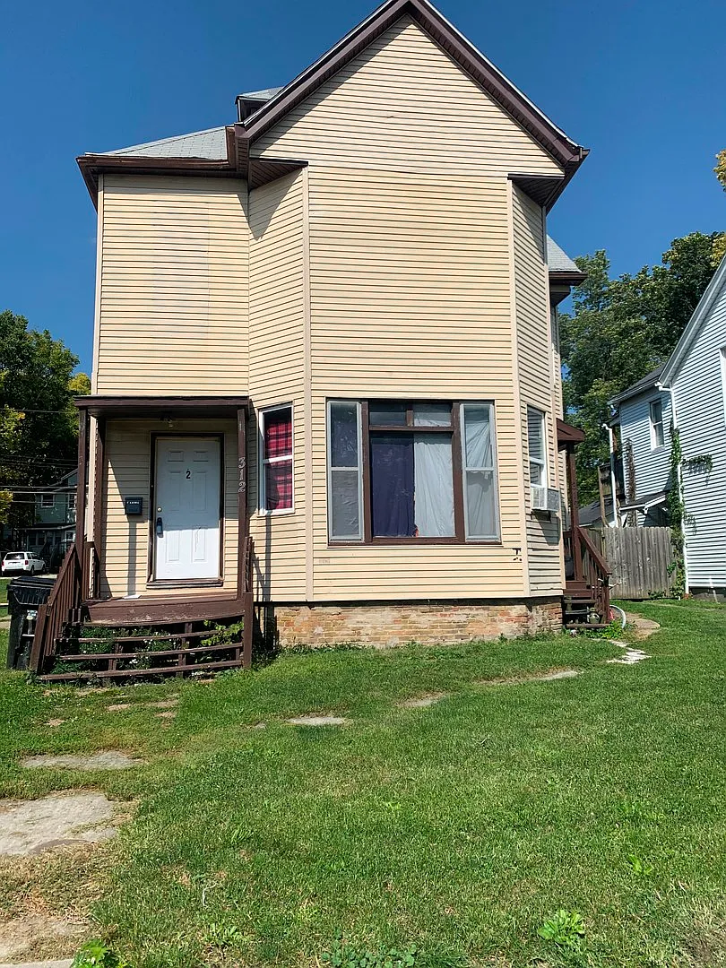 312 E Mulberry St photo 1
