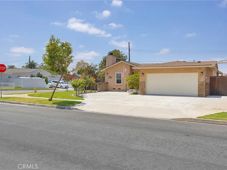 1521 S Dallas Dr — Photo 18
