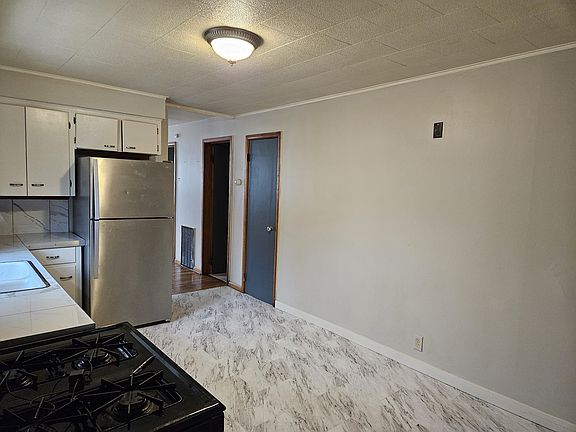 3rd image of 565 Fremont Ave NW #1N