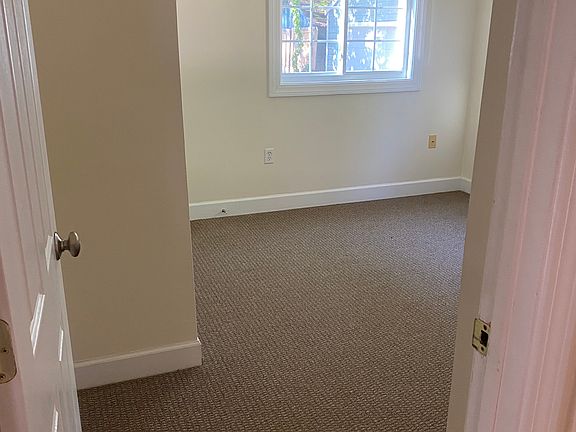 5th image of 8 Oak Ave