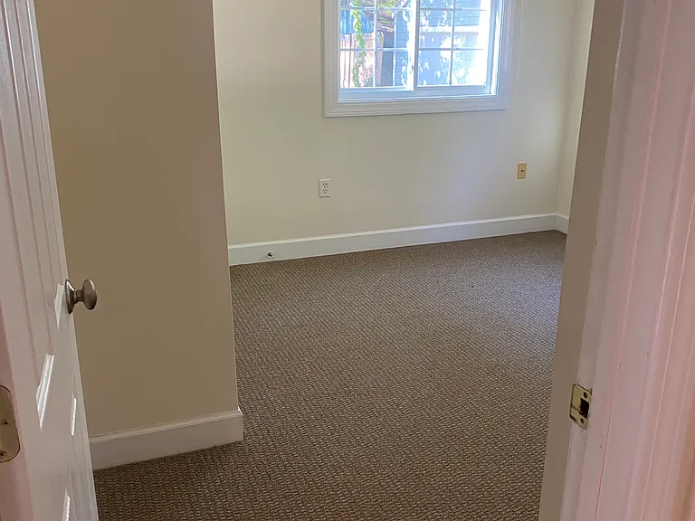 8 Oak Ave — Photo 5