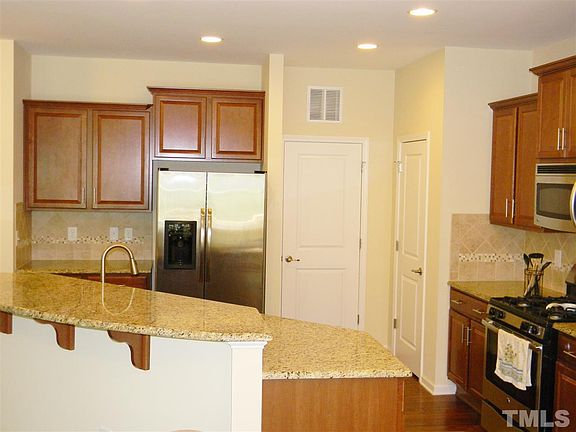 4th image of 260 Kylemore Cir