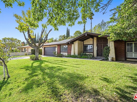 3rd image of 10621 Vanalden Ave