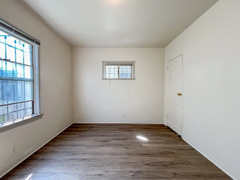1450 W 39th St — Photo 38