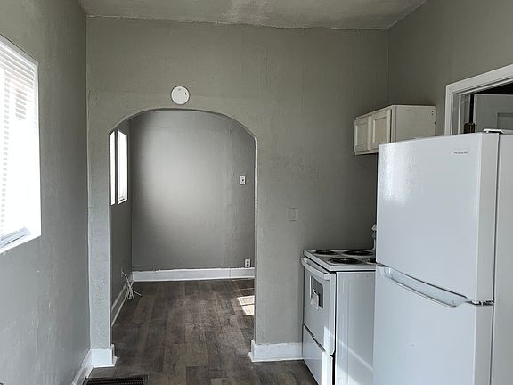 3rd image of 1538 N Grant Ave #A