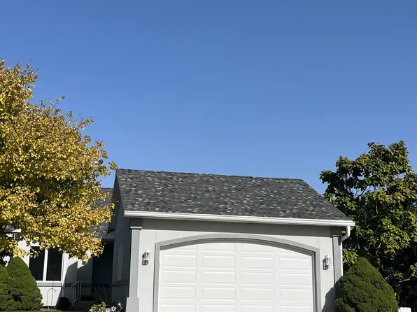 934 Ronan Dr, Hastings, NE 68901