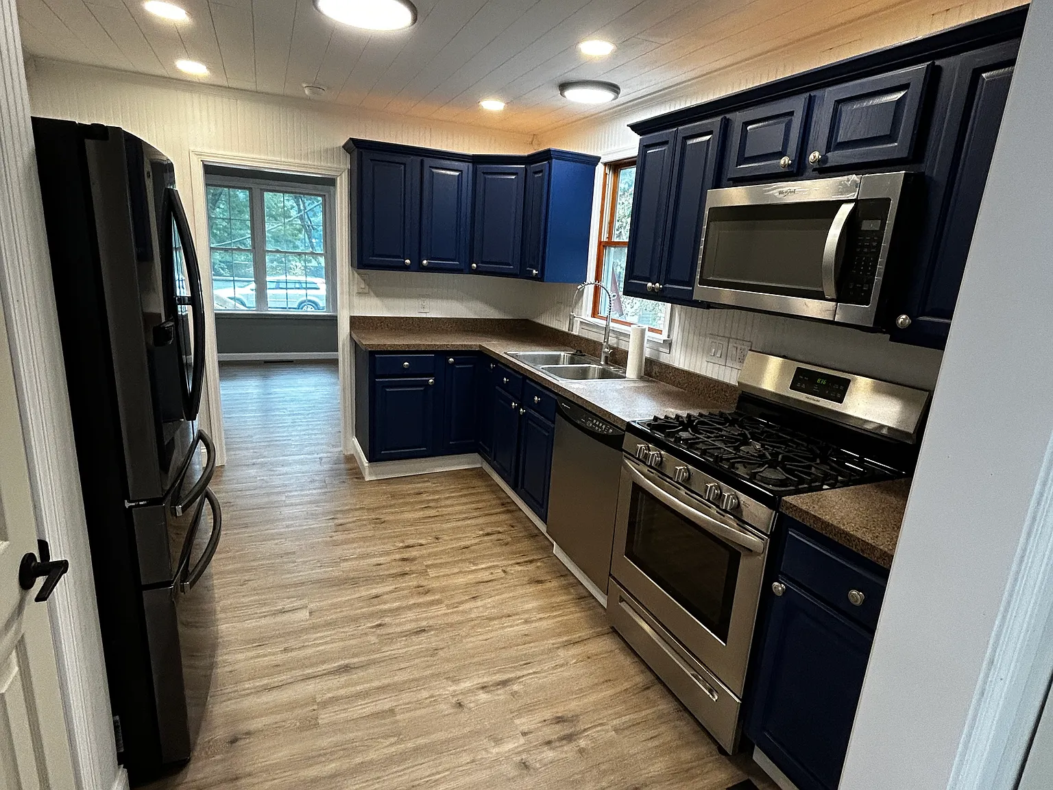 3 bed, 1400 sqft, $2,000 — Photo 2