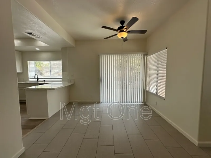 4 bed, 3.5 bath, 2007 sqft, $3,300 — Photo 4