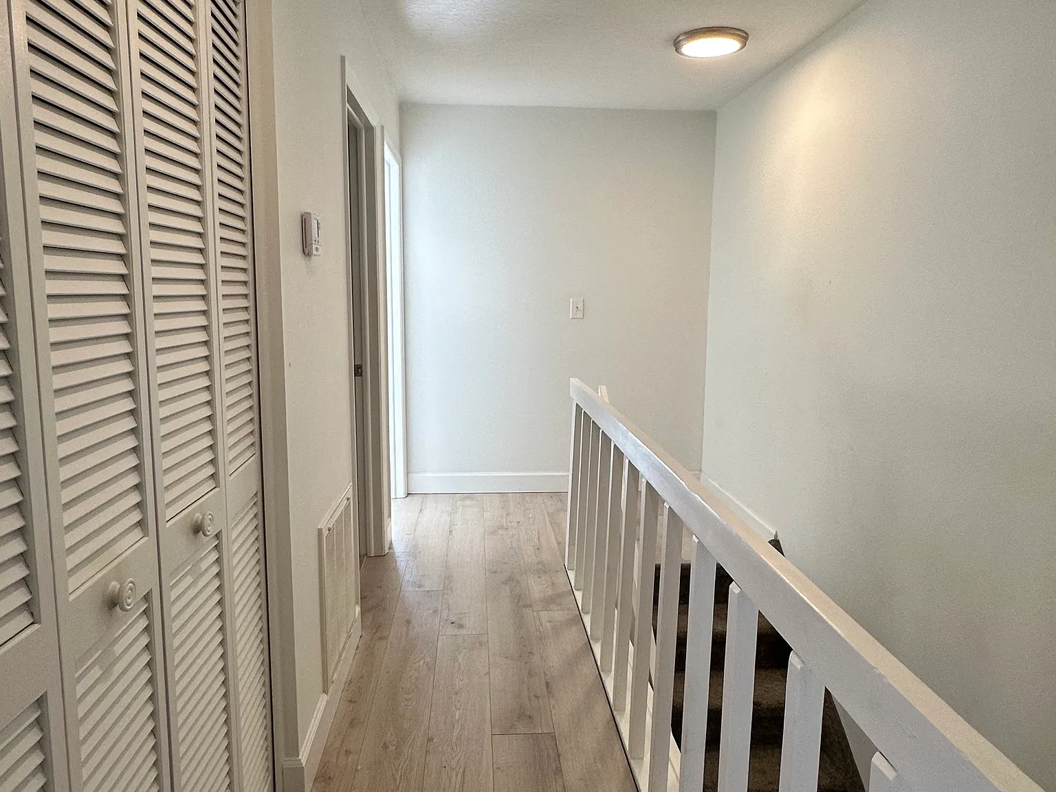 255 Capri Cir N — Photo 2