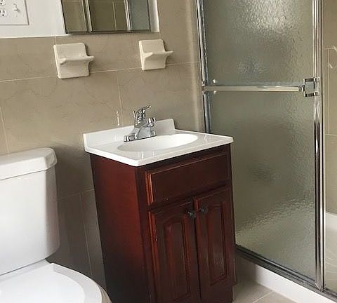 3rd image of 709 Henry St APT 3L