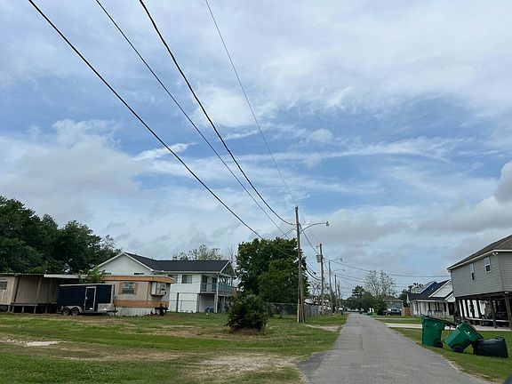 5th image of 1976 Plantation St