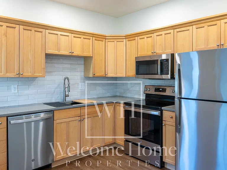 411 SE 8th St — Photo 10