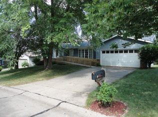 2503 Pioneer Ct, Davenport, IA 52804