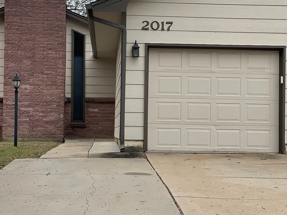 2017 N Rosewood Ct