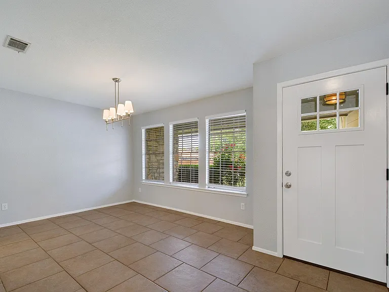 6307 Smith Oak Trl — Photo 4