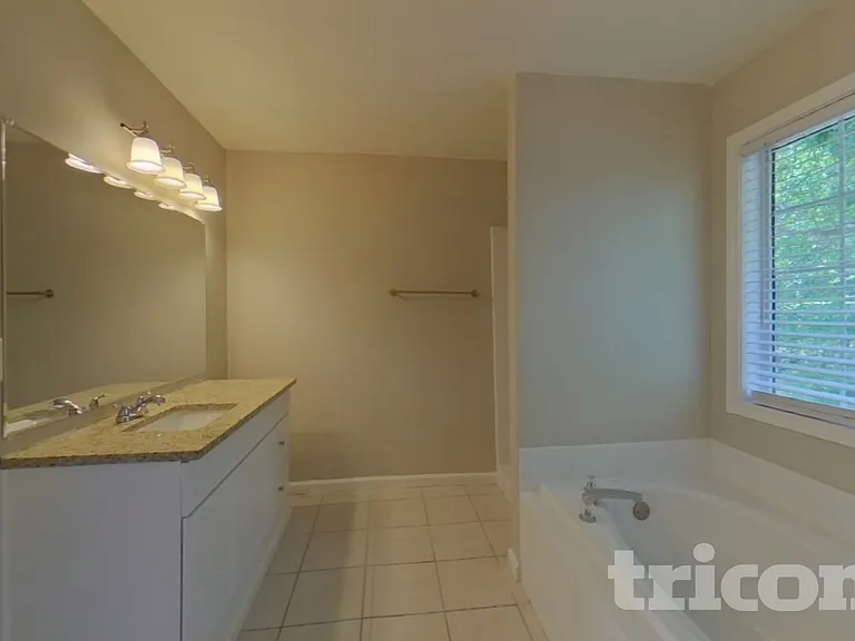 12264 Crestwood Ct — Photo 8