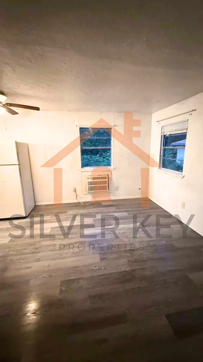 Building Photo - 1410 SW 6th St #5