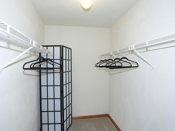 5th image of 829 Crossing Ct APT 102