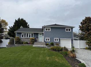 126 Henry St, Massapequa, NY 11758