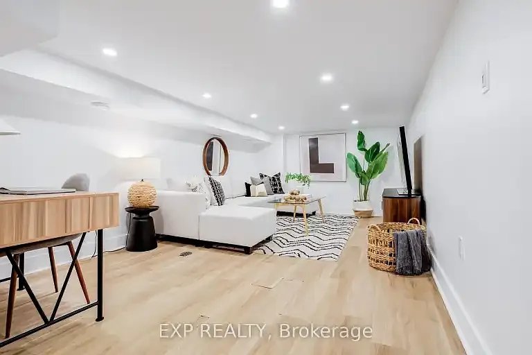 146 Hanson St #1A — Photo 2