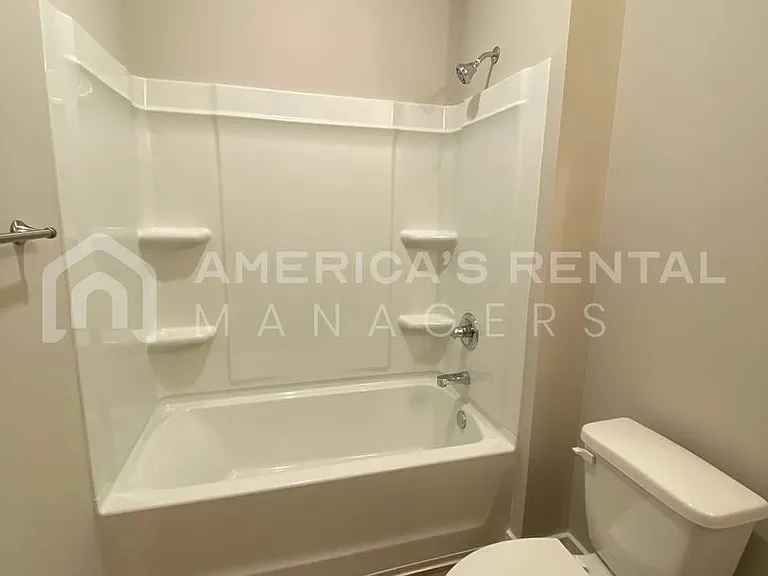 535 Troubadour Ln — Photo 10