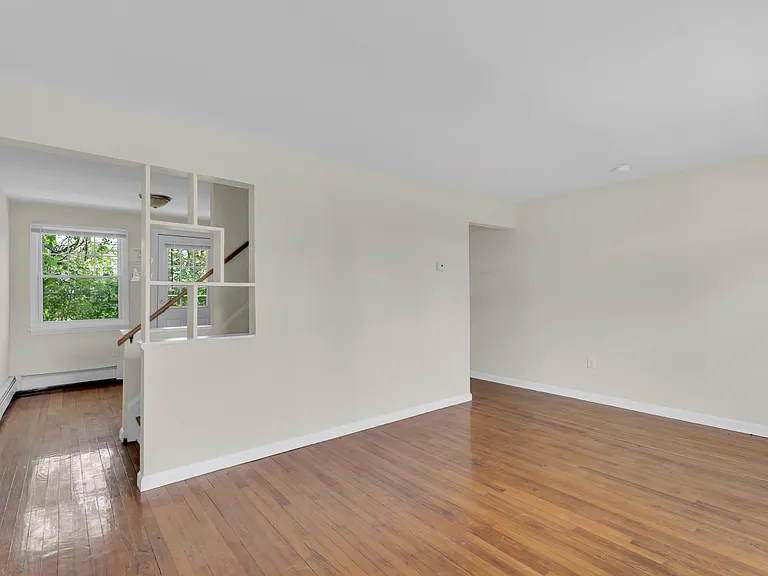 Savin Court Apartments — Photo 31