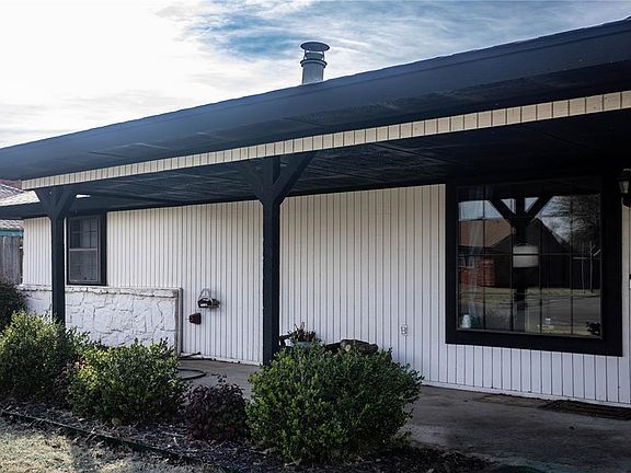 3rd image of 1404 Plains Ave