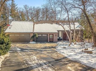 7447 Stacy Ct, Roscoe, IL 61073