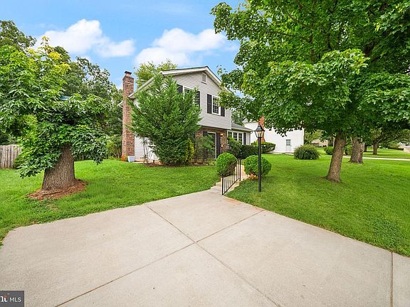 5th image of 8212 Macbeth St