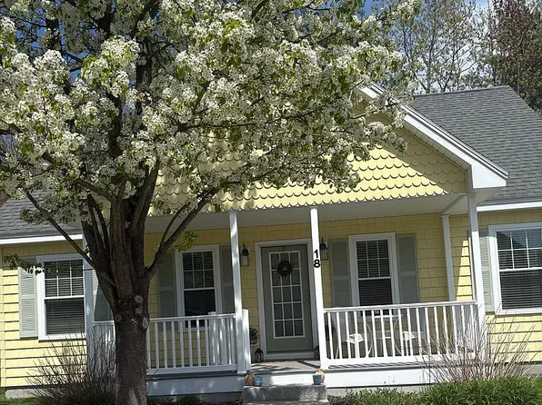 18 Summer Winds Dr, Old Orchard Beach, ME 04064