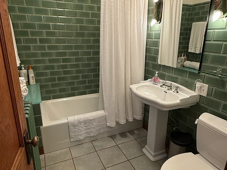 2134 N Damen Ave #2 — Photo 16