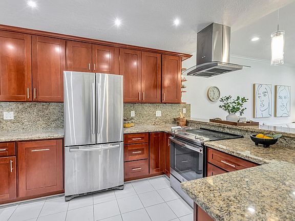 4th image of 929 E El Camino Real APT 114E