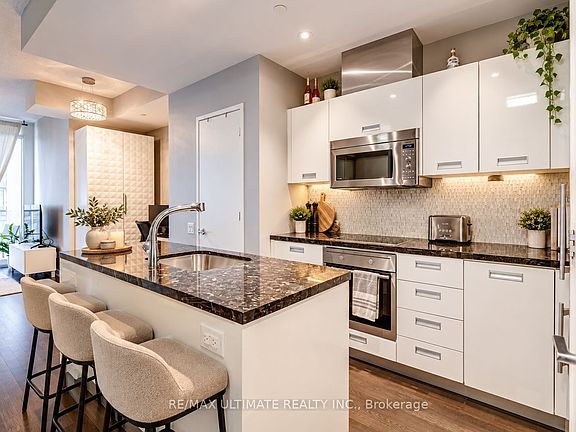5th image of 90 Park Lawn Rd #602