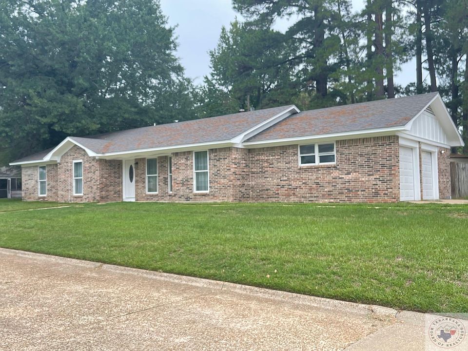 1st image of 900 Bluebird Ln