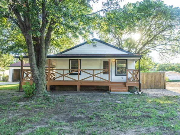 223 N Young St, Wichita, KS 67212