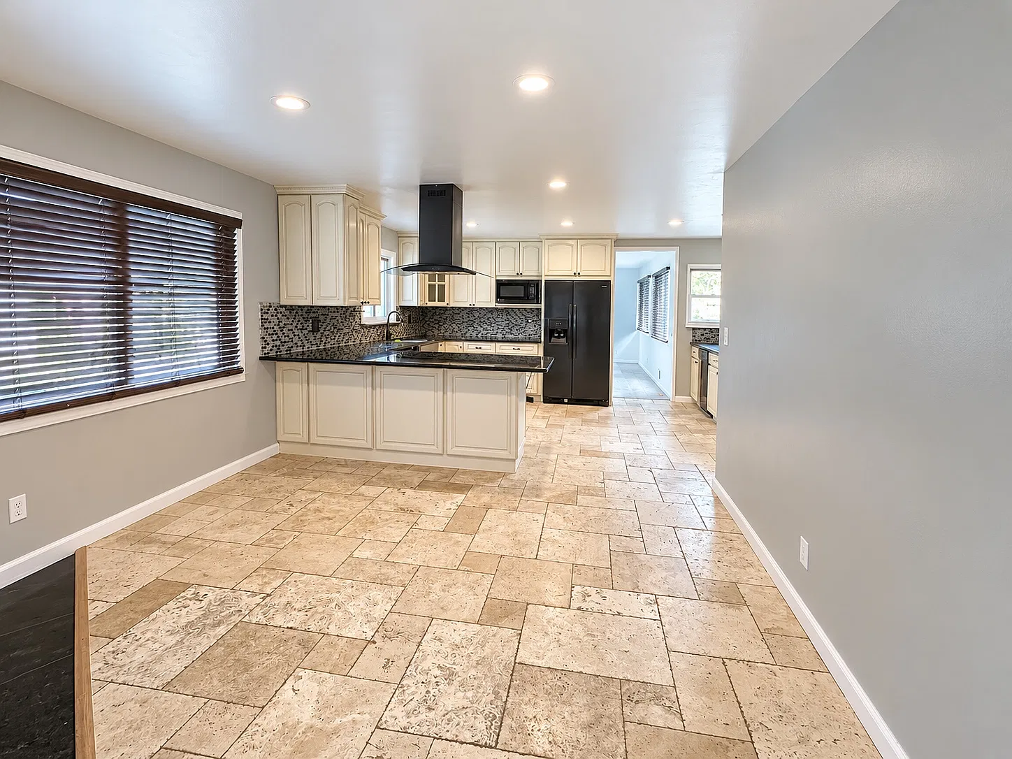 22246 Prospect St — Photo 4