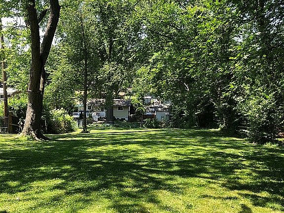 5th image of 10607 Lavinia Dr