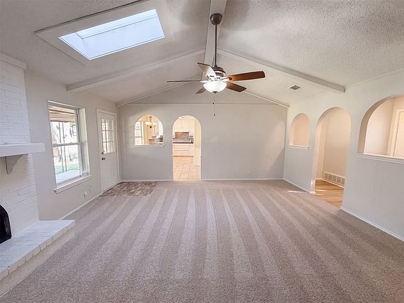 4th image of 2209 Mountainview Dr